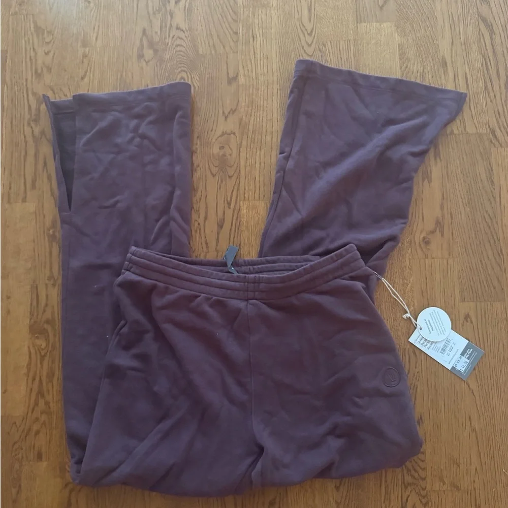 Vuori Sedona Wideleg Sweatpant
Chestnut - Picture 3 of 6